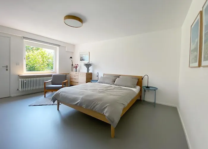 Stilvolles Mit Bergblick-huette Und Garten